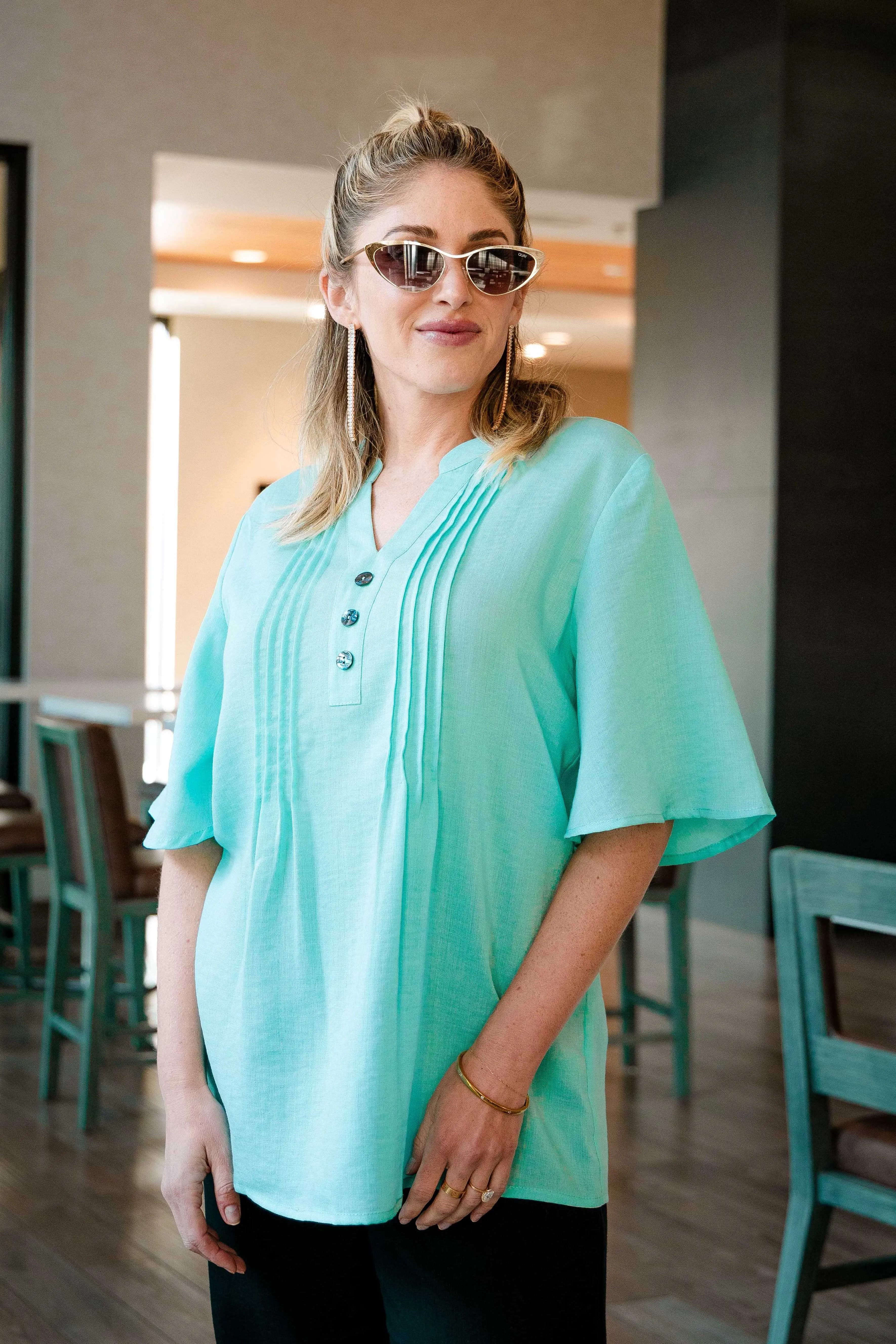 AA391 - Genevieve Linen Pullover Top