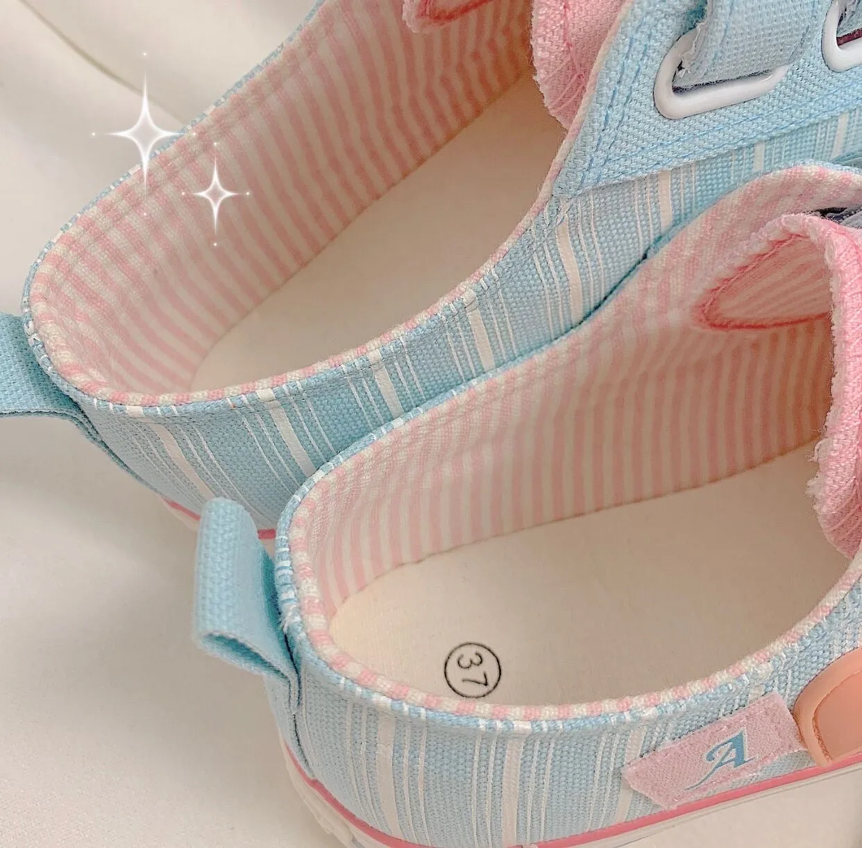 CREAM PINK BLUE CANVAS SHOES BY70015