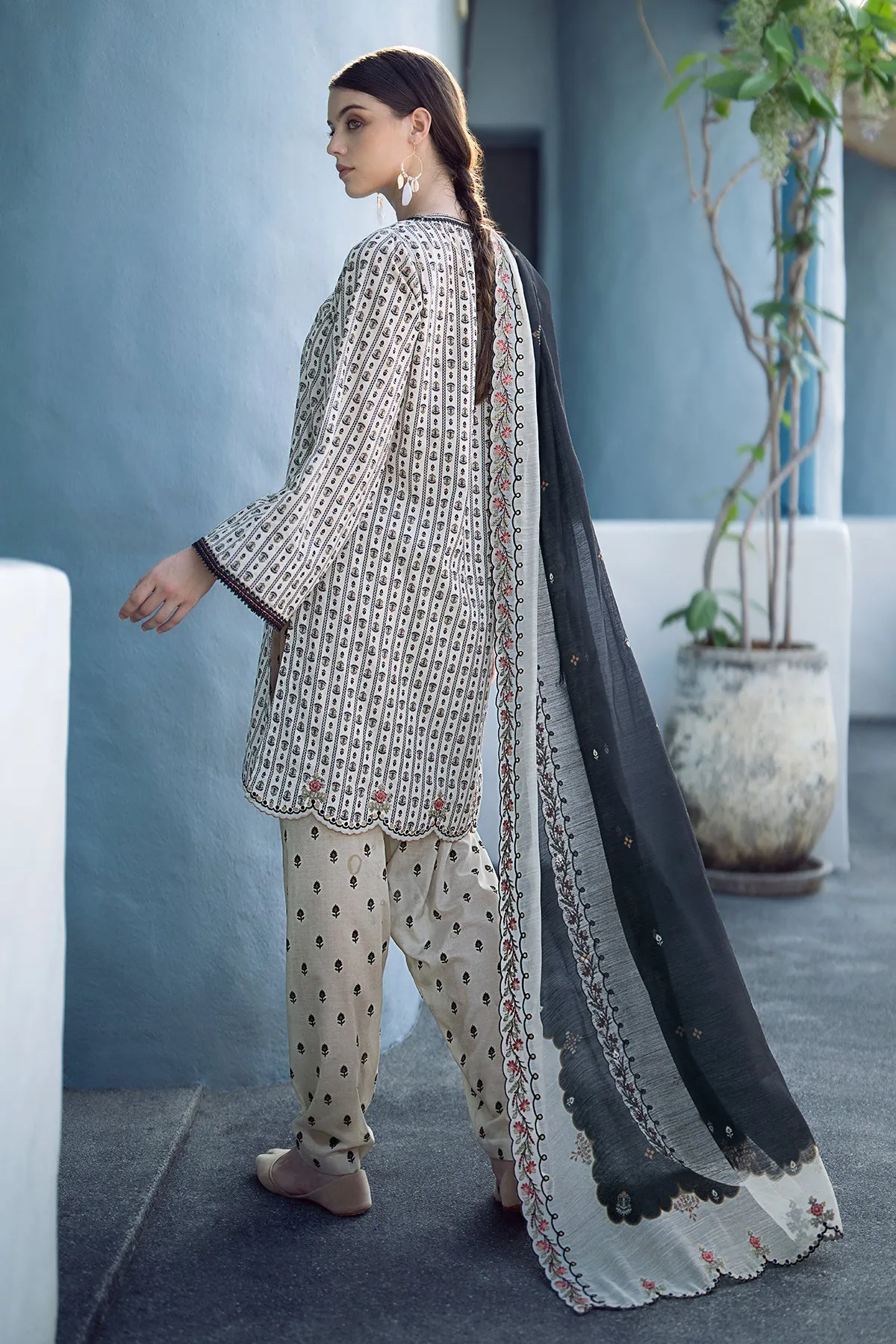 EMBROIDERED PRINTED LAWN UF-555