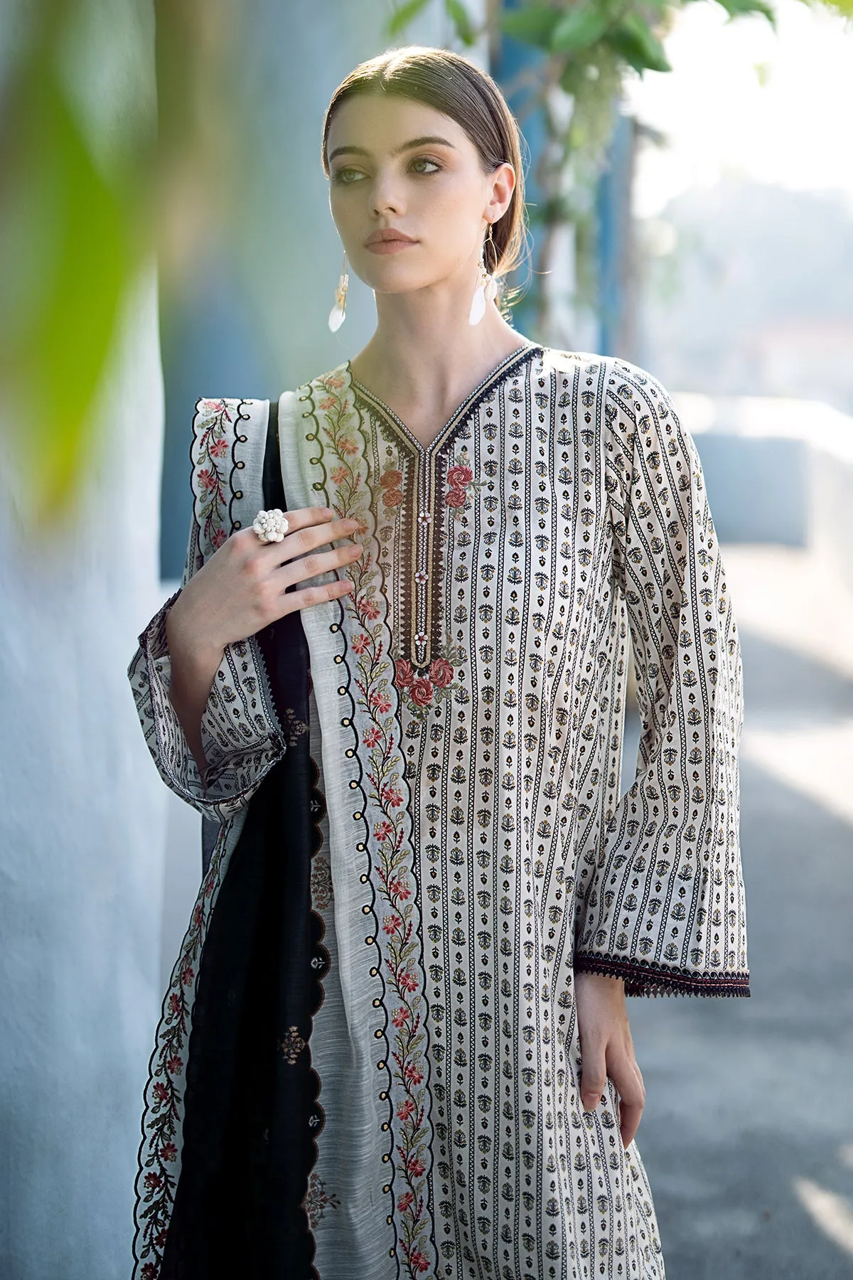 EMBROIDERED PRINTED LAWN UF-555