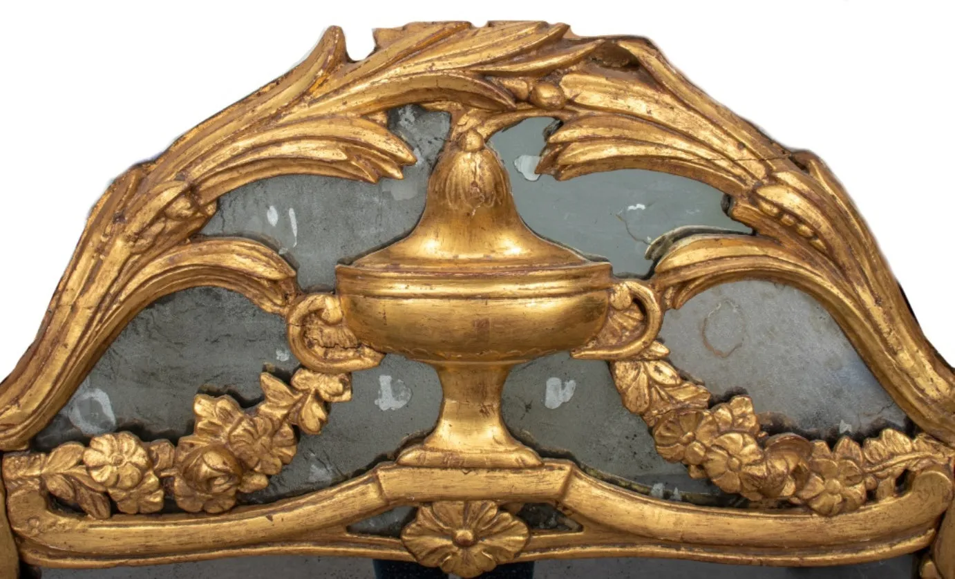 Italian Baroque Carved Giltwood Mirror