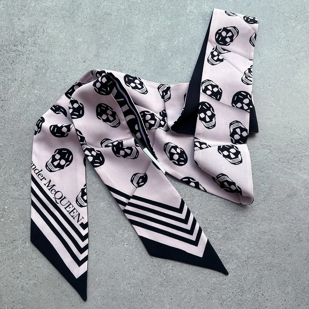 Ribbon Logo Silk Twilly, Black/Pink