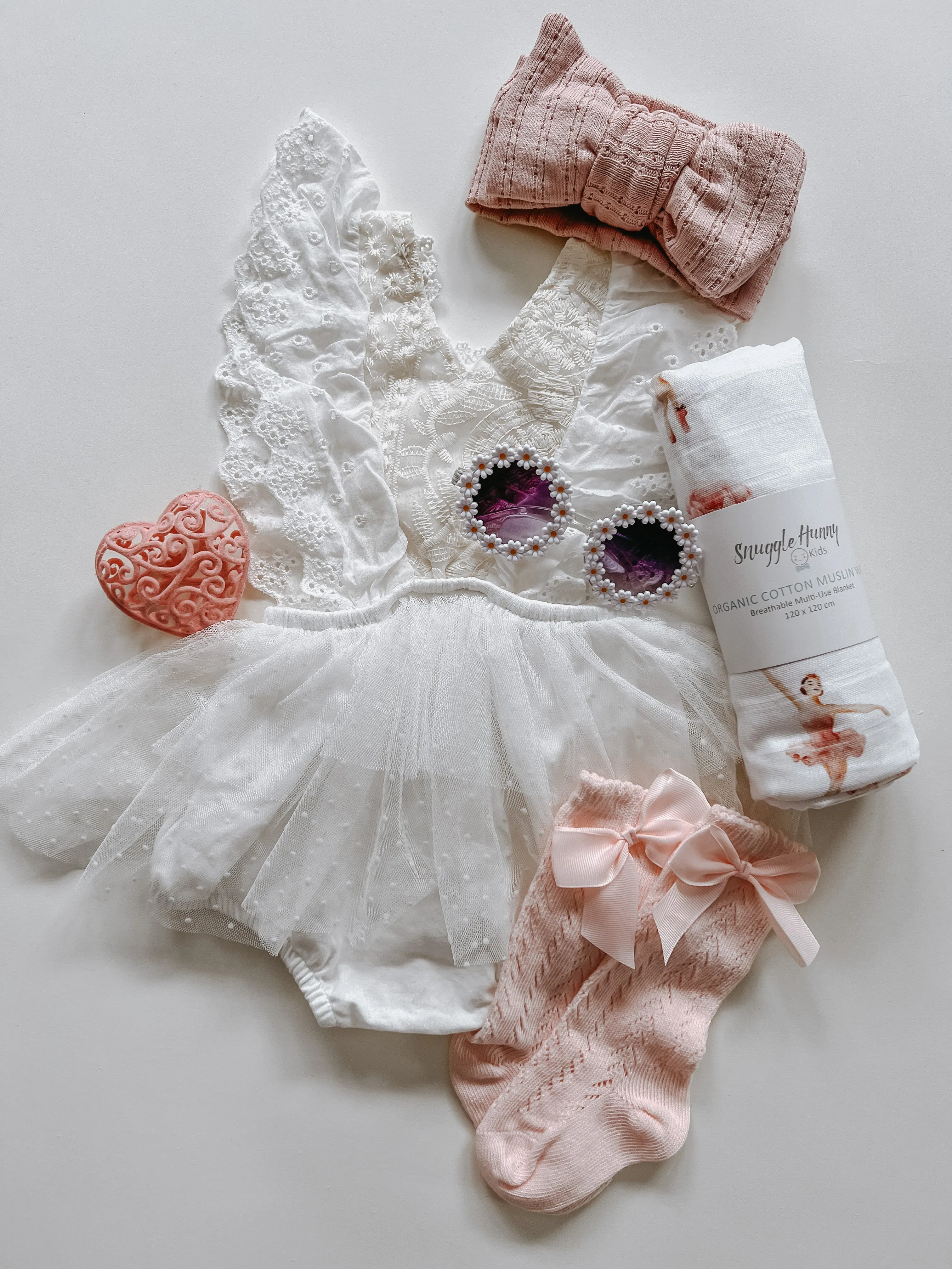 Sleeveless lace baby romper