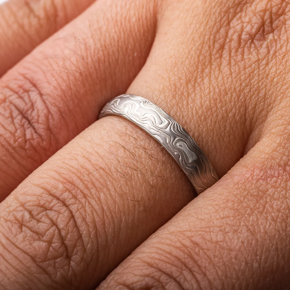 Woodgrain Patterned Ring in Smoke Palette